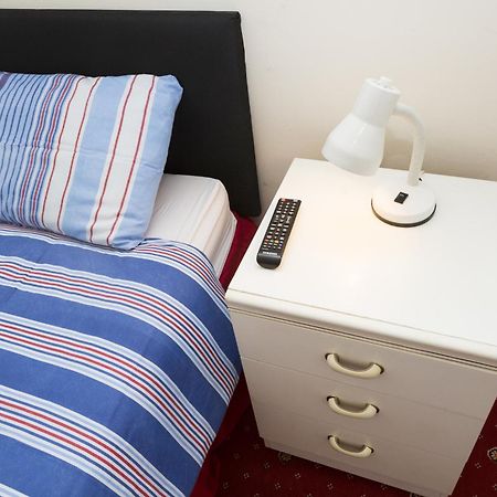 Southend Guest House - Close To Beach, Train Station & Southend Airport ห้อง รูปภาพ