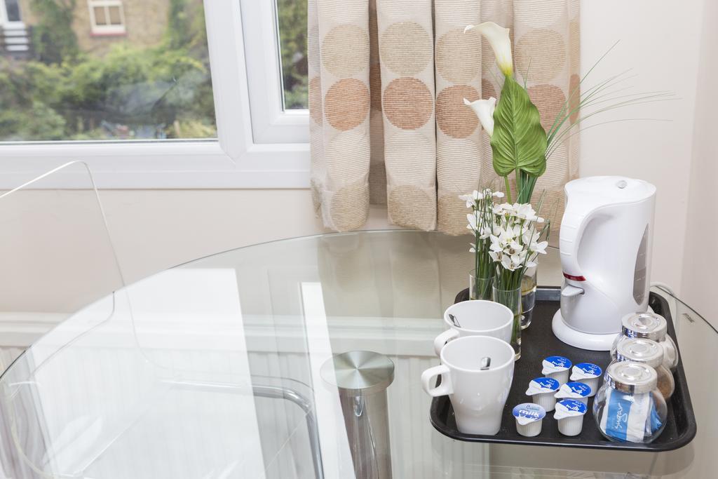 Southend Guest House - Close To Beach, Train Station & Southend Airport ห้อง รูปภาพ