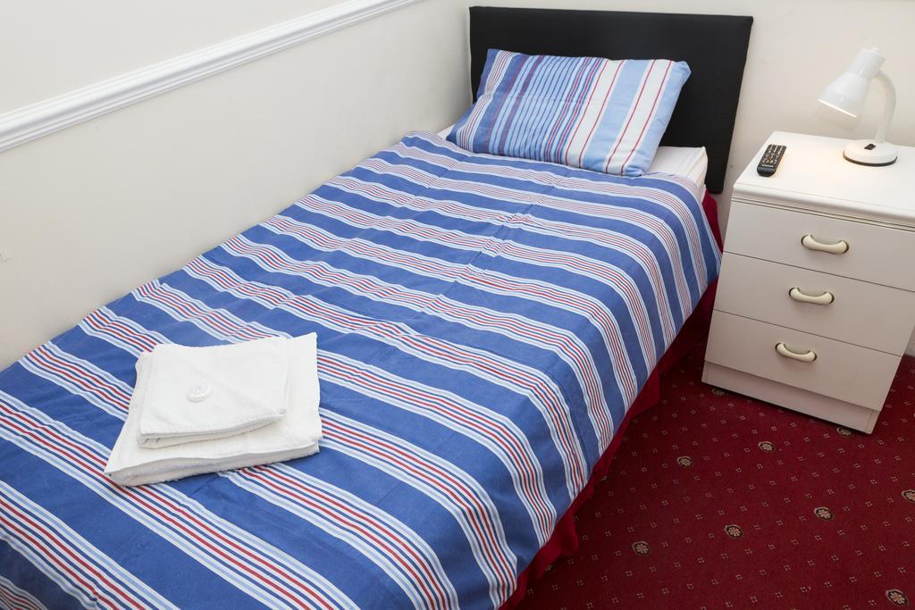 Southend Guest House - Close To Beach, Train Station & Southend Airport ห้อง รูปภาพ