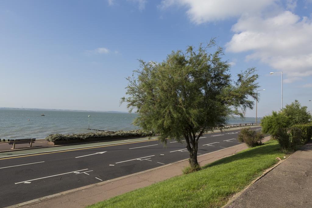 Southend Guest House - Close To Beach, Train Station & Southend Airport ภายนอก รูปภาพ