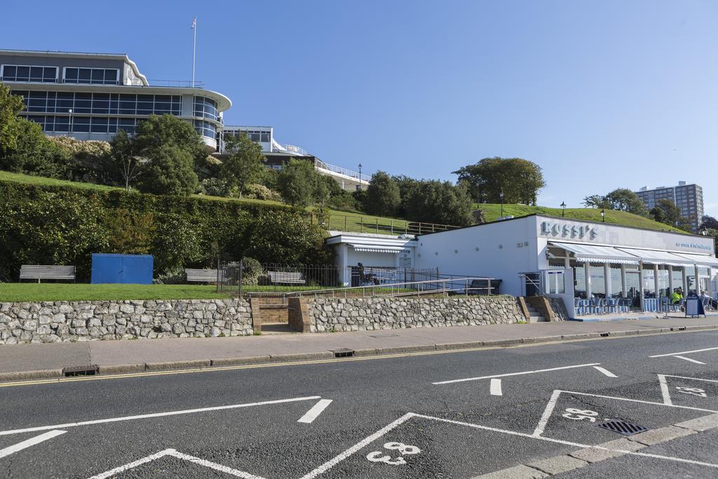 Southend Guest House - Close To Beach, Train Station & Southend Airport ภายนอก รูปภาพ