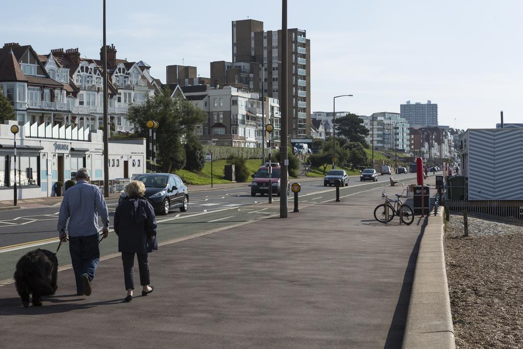 Southend Guest House - Close To Beach, Train Station & Southend Airport ภายนอก รูปภาพ