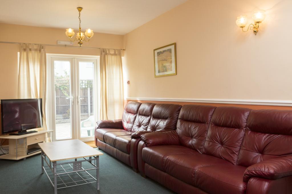 Southend Guest House - Close To Beach, Train Station & Southend Airport ภายนอก รูปภาพ
