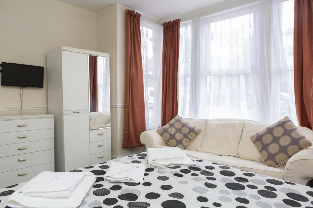 Southend Guest House - Close To Beach, Train Station & Southend Airport ห้อง รูปภาพ